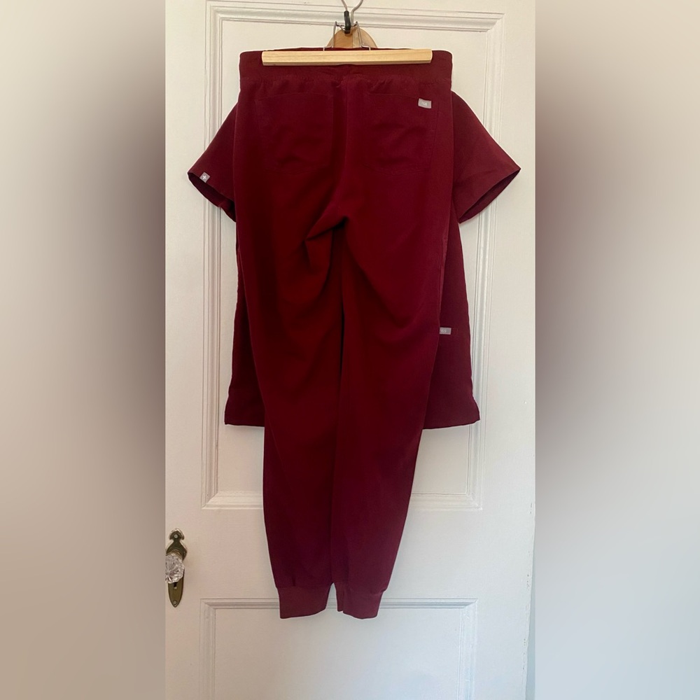 Figs Women's Maroon/Burgundy Scrub SET | XS/ST - Picture 2 of 10